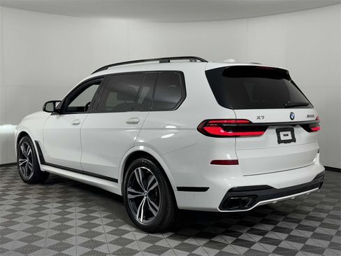 Used 2025 BMW X7 M60i w/ Climate Comfort Package image 8