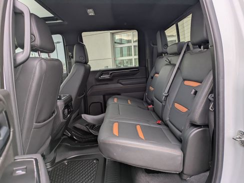 Used 2025 GMC Sierra 2500 AT4 image 32