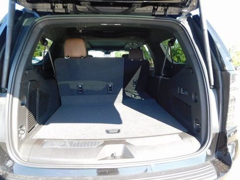 New 2025 Chevrolet Suburban High Country image 28