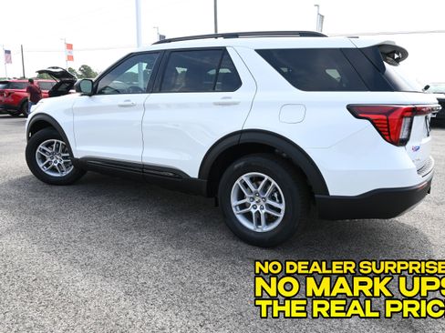 New 2026 Ford Explorer Active RWD image 8