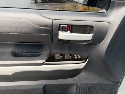 Used 2018 Toyota Tundra Limited image 17