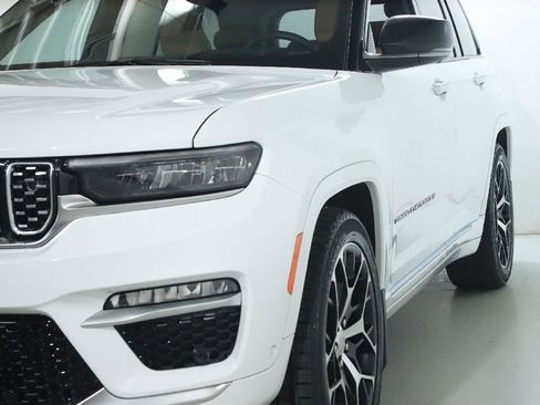 Used 2024 Jeep Grand Cherokee Summit AWD/4WD image 4