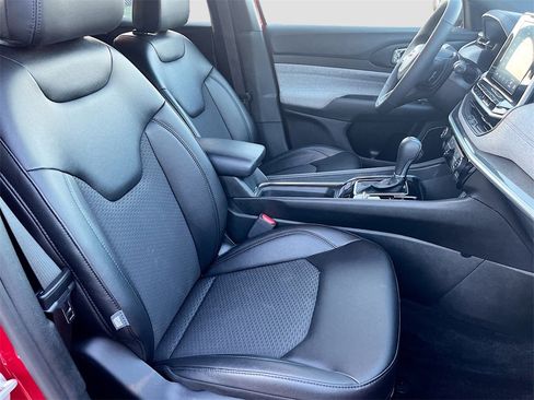 Used 2025 Jeep Compass Latitude image 27