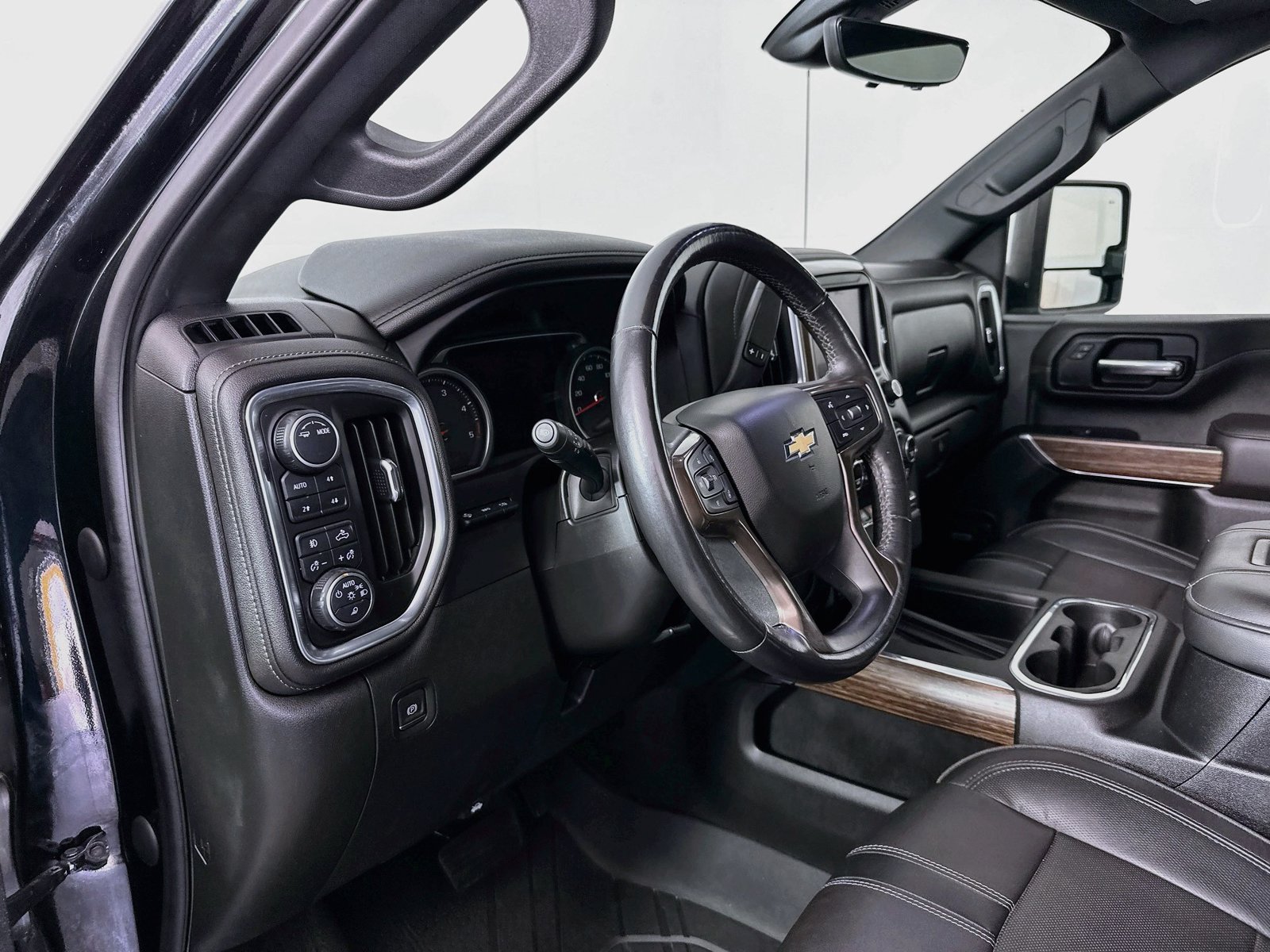 Used 2020 Chevrolet Silverado 2500 High Country w/ Z71 Off-Road Package AWD/4WD image 9