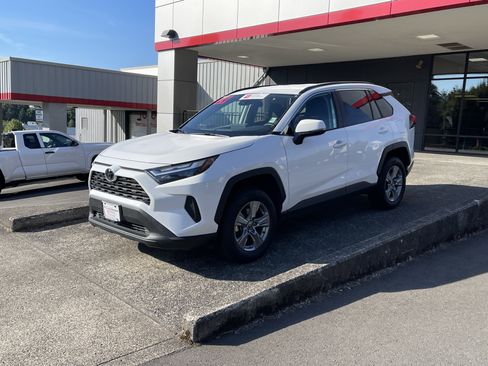 Certified 2024 Toyota RAV4 XLE AWD/4WD image 4