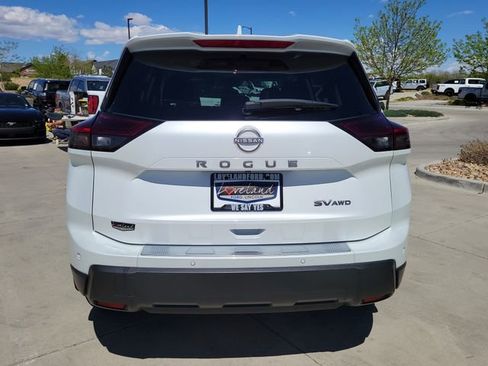 Used 2024 Nissan Rogue SV w/ SV Premium Package image 11