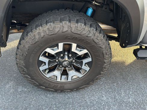 Used 2021 Toyota Tacoma TRD Off-Road image 33