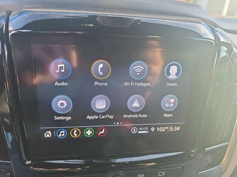 Used 2023 Chevrolet Traverse LT image 3