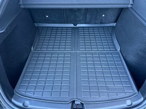 Used 2024 Tesla Model Y Performance image 17