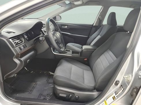 Used 2016 Toyota Camry LE image 19