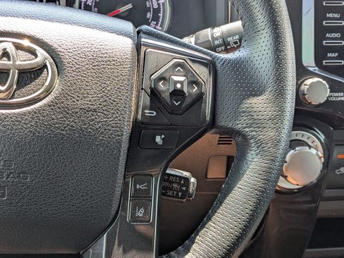 Used 2020 Toyota 4Runner TRD Off-Road Premium AWD/4WD image 19