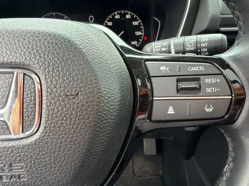 Used 2024 Honda Pilot Touring image 16