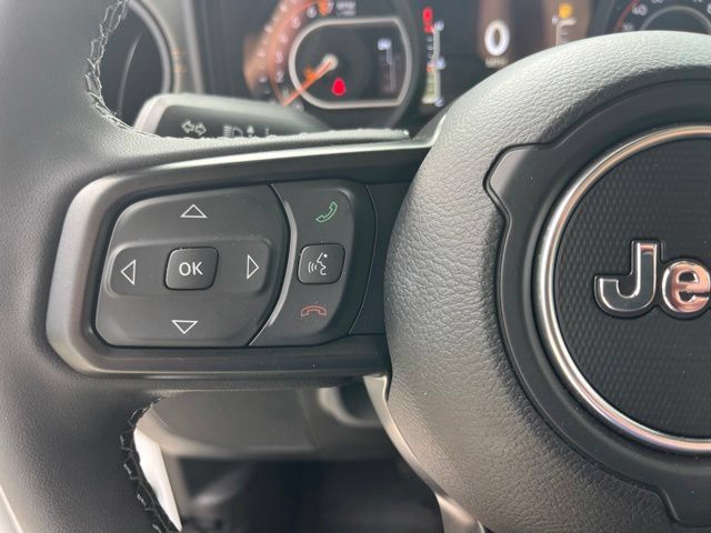 Used 2026 Jeep Gladiator Mojave AWD/4WD image 16