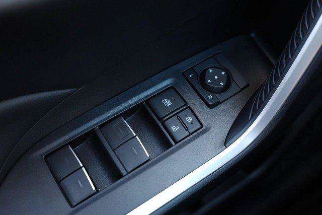 Used 2025 Toyota RAV4 XLE AWD/4WD image 19