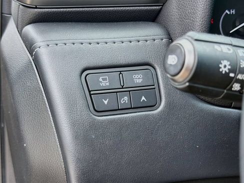 Used 2024 Lexus LX 600 4WD w/ Luxury Package image 35