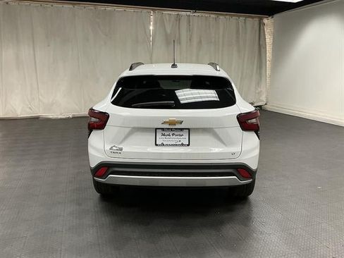 New 2026 Chevrolet Trax LT w/ Sunroof Package FWD image 4