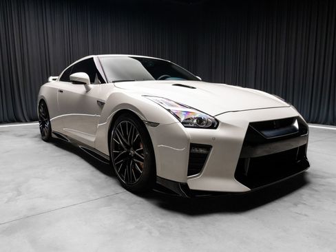 Used 2020 Nissan GT-R Premium AWD/4WD image 21