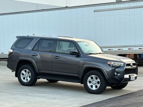 Used 2016 Toyota 4Runner SR5 AWD/4WD image 14