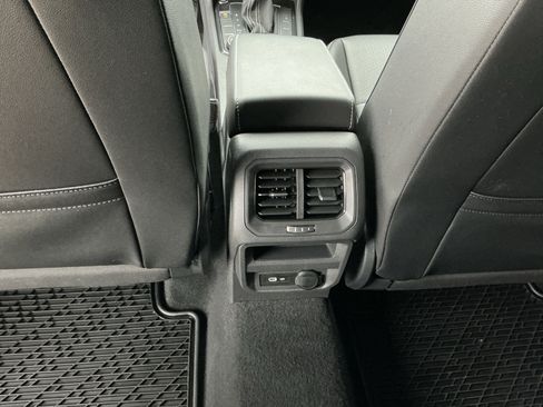 Used 2021 Volkswagen Tiguan SE w/ Panoramic Sunroof Package image 29