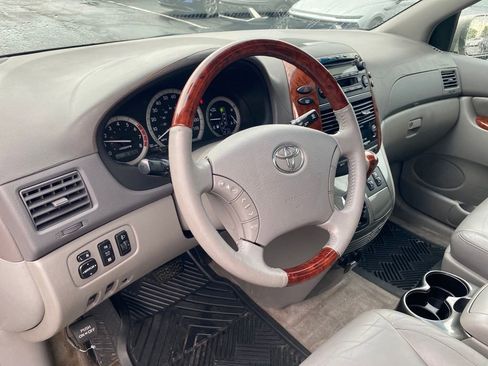 Used 2005 Toyota Sienna XLE Limited FWD image 17