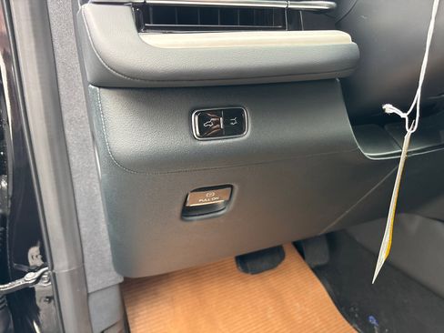 New 2026 Lincoln Navigator Premiere AWD/4WD image 13