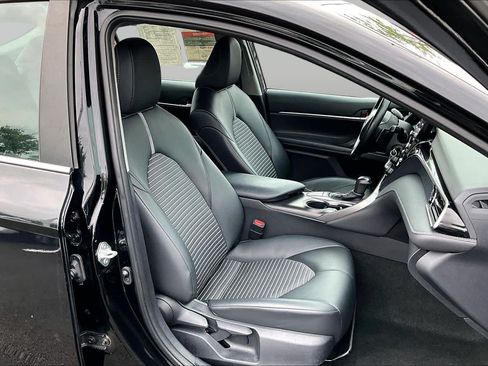 Used 2023 Toyota Camry SE FWD image 9