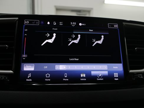 Used 2024 Chrysler Pacifica Touring-L FWD image 48