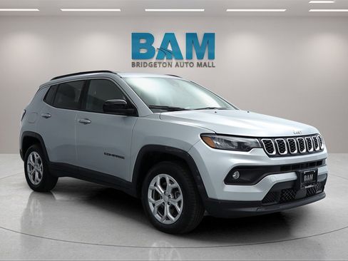 Used 2024 Jeep Compass Latitude image 14
