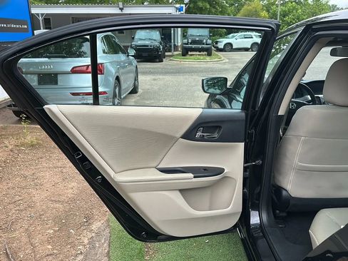 Used 2015 Honda Accord LX image 16
