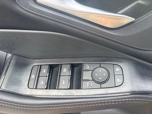 Used 2025 Nissan Rogue SV FWD image 20