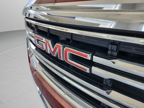 Used 2020 GMC Acadia SLE w/ Driver Convenience Package FWD image 31
