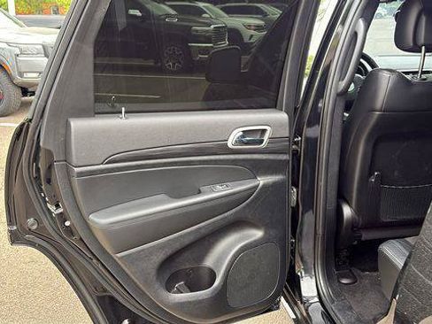 Certified 2022 Jeep Grand Cherokee Laredo X AWD/4WD image 22