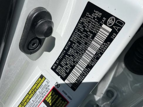 Used 2015 Toyota Corolla LE image 21