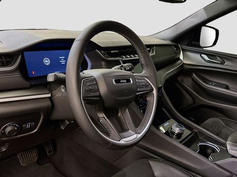 Used 2024 Jeep Grand Cherokee L Altitude AWD/4WD image 18