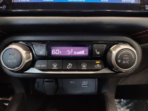 Used 2024 Nissan Versa SR FWD image 19