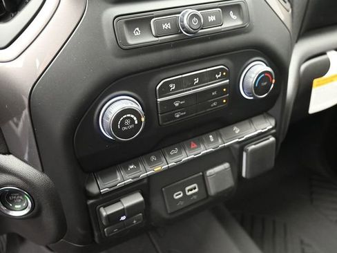 New 2026 Chevrolet Silverado 1500 Custom Trail Boss w/ LPO, Dark Essentials Package AWD/4WD image 32