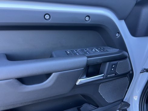 Certified 2023 Land Rover Defender 110 V8 image 13