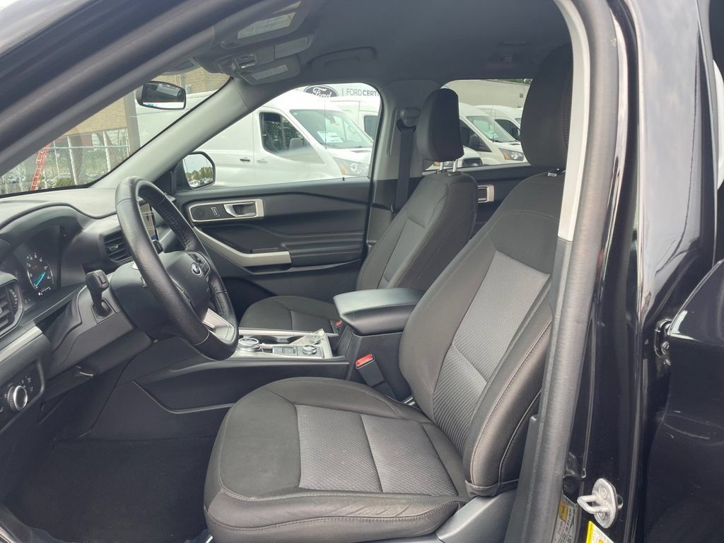 Used 2024 Ford Explorer XLT AWD/4WD image 13