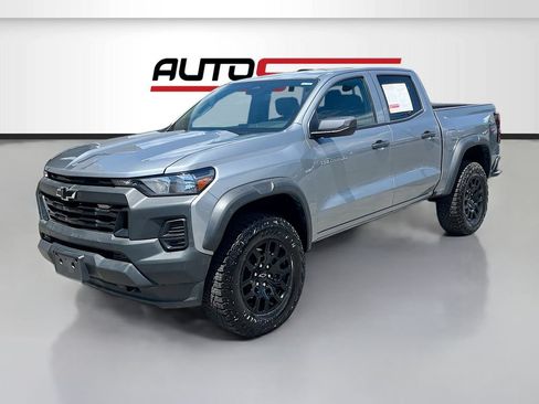 Used 2025 Chevrolet Colorado Trail Boss AWD/4WD image 3