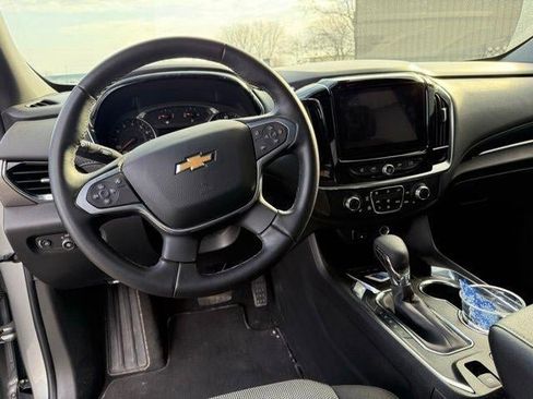 Used 2023 Chevrolet Traverse LT image 11
