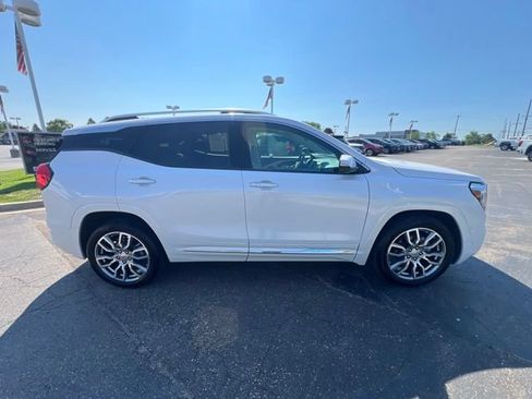 Used 2024 GMC Terrain Denali w/ Denali Premium Package AWD/4WD image 4