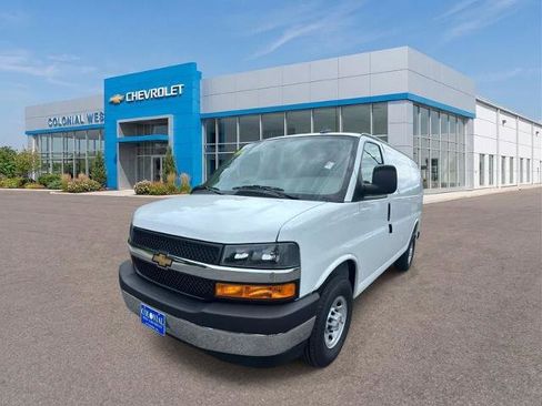 Used 2025 Chevrolet Express 2500 w/ Driver Convenience Package RWD image 2