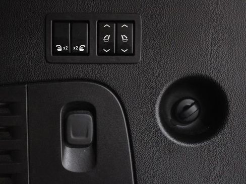 Used 2018 Chevrolet Tahoe LT w/ LT Signature Package image 18