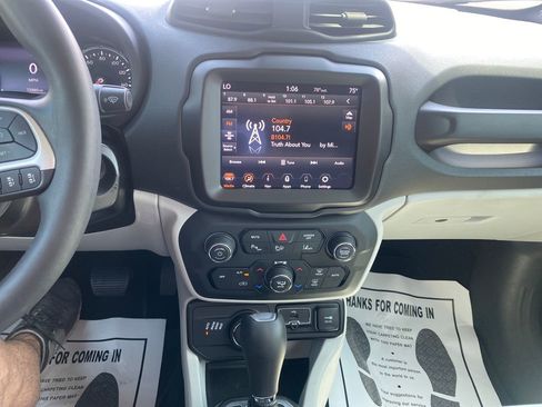 Used 2021 Jeep Renegade Latitude w/ Luxury Group I AWD/4WD image 18