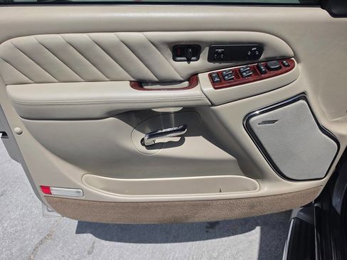 Used 2004 Cadillac Escalade ESV Platinum AWD/4WD image 18
