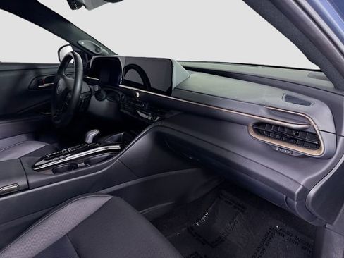 Certified 2025 Toyota Crown Signia AWD/4WD image 29