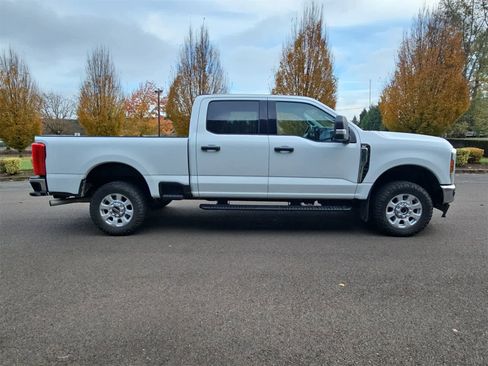 Used 2024 Ford F350 XLT image 7