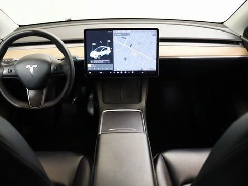 Used 2022 Tesla Model Y Long Range image 21