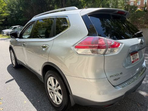 Used 2015 Nissan Rogue SV AWD/4WD image 2
