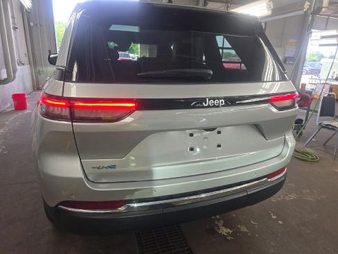 Used 2024 Jeep Grand Cherokee Limited 4xe AWD/4WD image 7